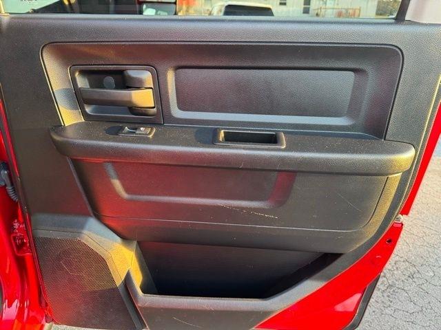 RAM 2500 Tradesman 4x4 Crew Cab 6'4" Box 2015