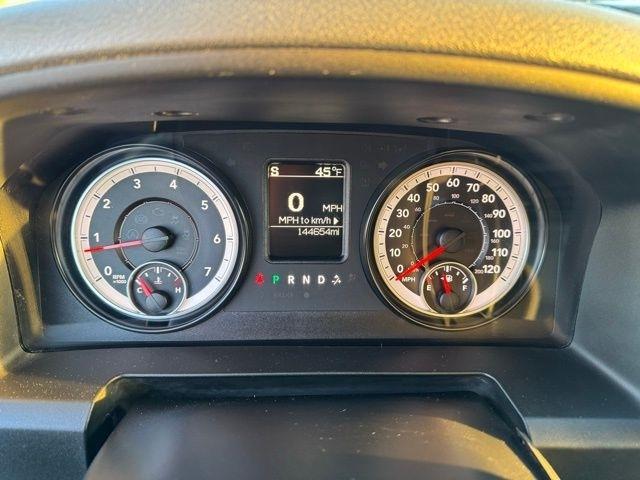 RAM 2500 Tradesman 4x4 Crew Cab 6'4" Box 2015