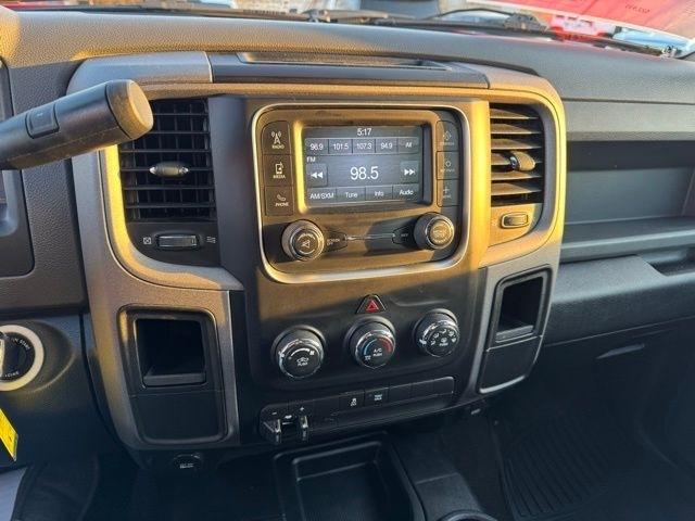 RAM 2500 Tradesman 4x4 Crew Cab 6'4" Box 2015