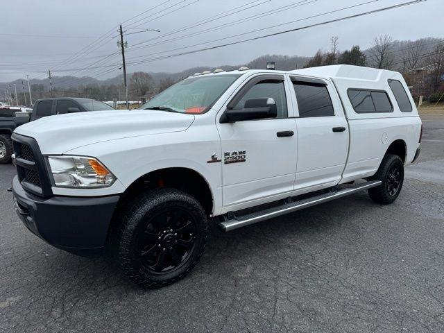 RAM 2500 Tradesman 4x4 Crew Cab 8' Box 2017