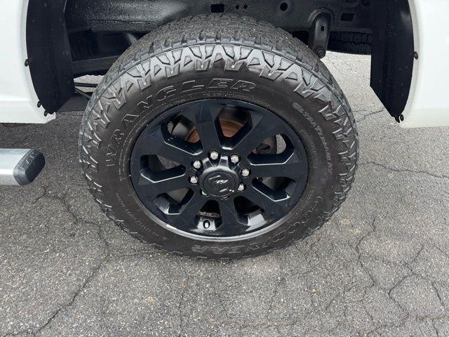 RAM 2500 Tradesman 4x4 Crew Cab 8' Box 2017