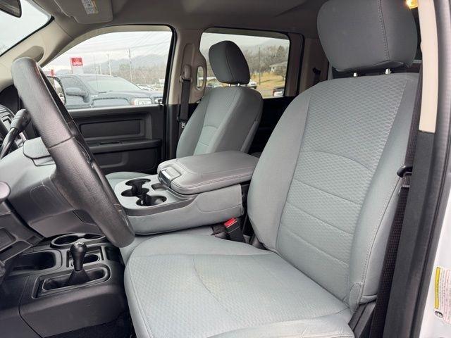 RAM 2500 Tradesman 4x4 Crew Cab 8' Box 2017