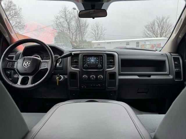 RAM 2500 Tradesman 4x4 Crew Cab 8' Box 2017