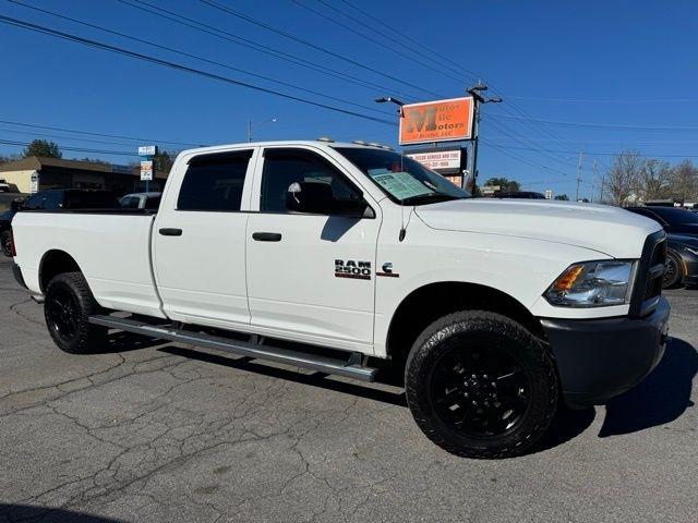 RAM 2500 Tradesman 4x4 Crew Cab 8' Box 2017