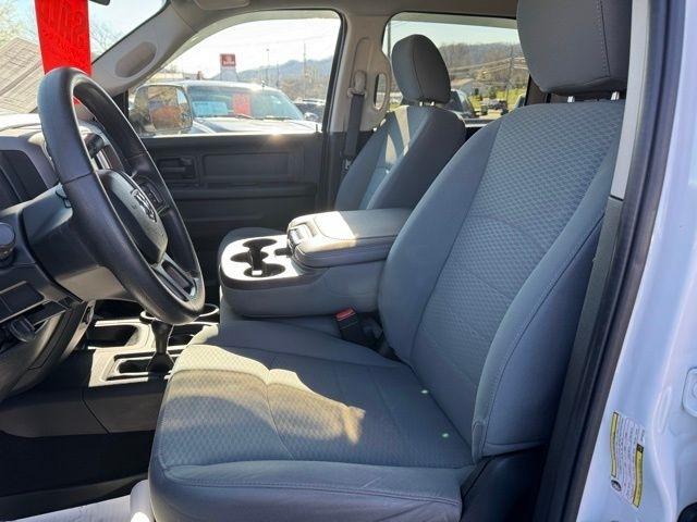 RAM 2500 Tradesman 4x4 Crew Cab 8' Box 2017