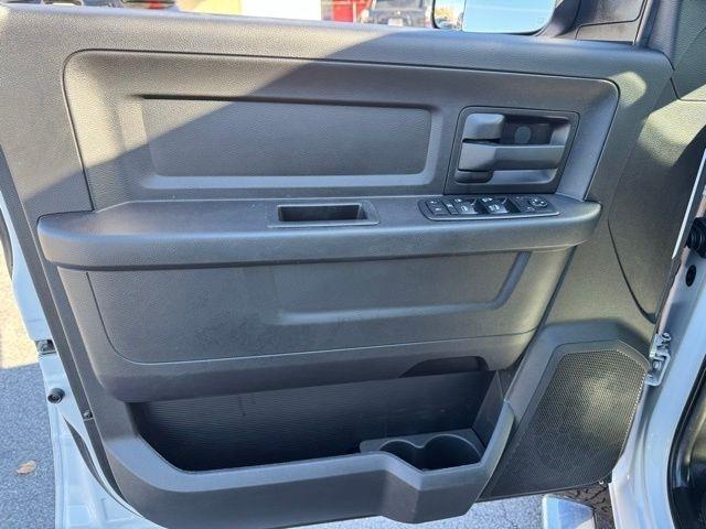 RAM 2500 Tradesman 4x4 Crew Cab 8' Box 2017