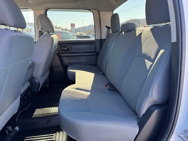 RAM 2500 Tradesman 4x4 Crew Cab 8' Box 2017