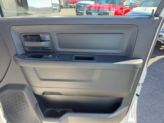 RAM 2500 Tradesman 4x4 Crew Cab 8' Box 2017