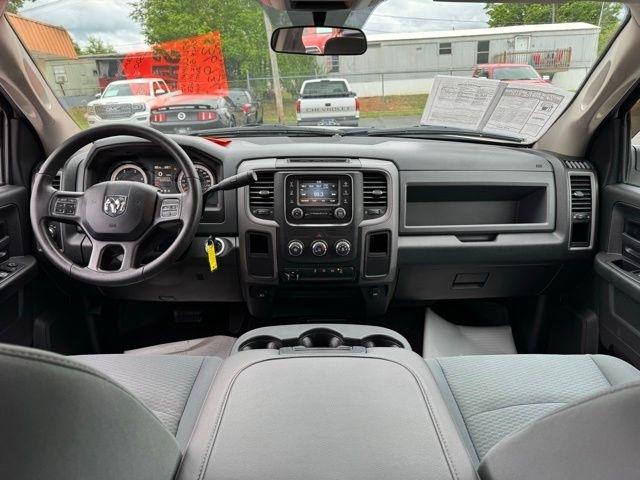 RAM 2500 Tradesman 4x4 Crew Cab 8' Box 2017