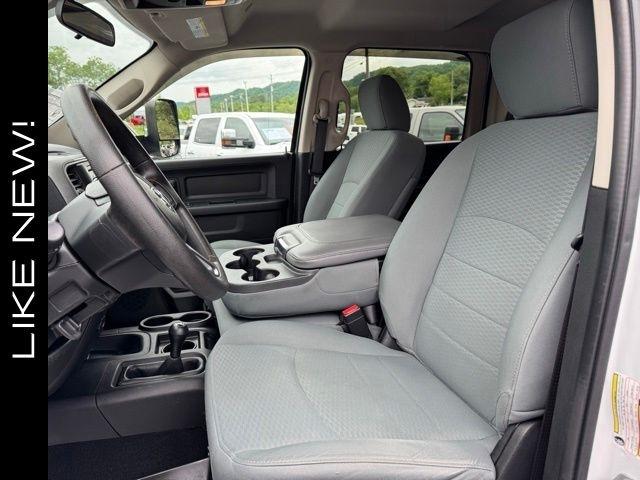 RAM 2500 Tradesman 4x4 Crew Cab 8' Box 2017