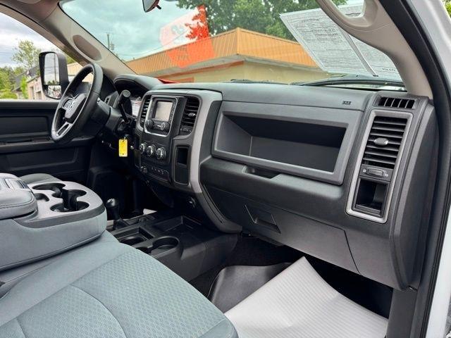 RAM 2500 Tradesman 4x4 Crew Cab 8' Box 2017