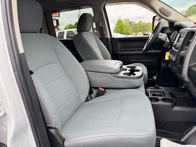 RAM 2500 Tradesman 4x4 Crew Cab 8' Box 2017