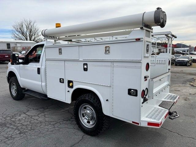 Ford Super Duty F-350 SRW 4WD Reg Cab 137" XLT 2015