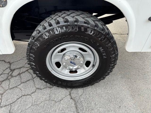 Ford Super Duty F-350 SRW 4WD Reg Cab 137" XLT 2015