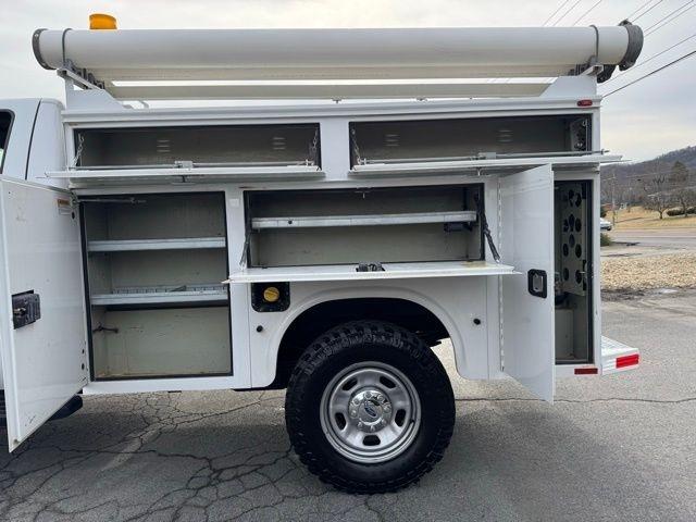 Ford Super Duty F-350 SRW 4WD Reg Cab 137" XLT 2015