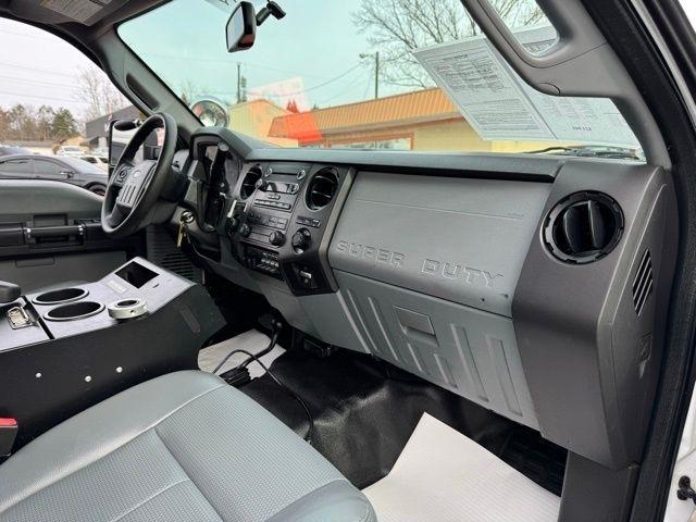 Ford Super Duty F-350 SRW 4WD Reg Cab 137" XLT 2015