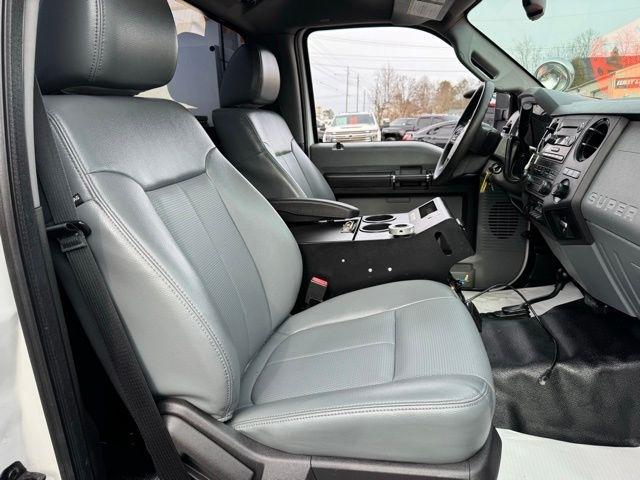 Ford Super Duty F-350 SRW 4WD Reg Cab 137" XLT 2015