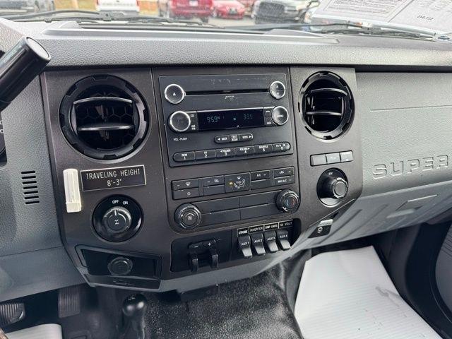 Ford Super Duty F-350 SRW 4WD Reg Cab 137" XLT 2015