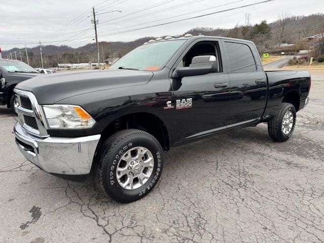 RAM 2500 Tradesman 4x4 Crew Cab 6'4" Box 2018