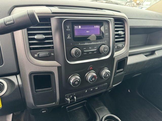 RAM 2500 Tradesman 4x4 Crew Cab 6'4" Box 2018