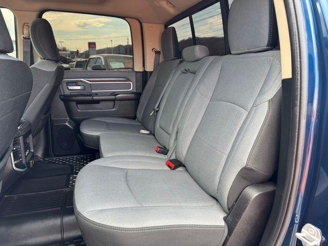 RAM 2500 Big Horn 4x4 Crew Cab 6'4" Box 2020