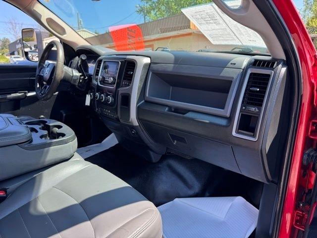 RAM 5500 Chassis Cab Tradesman 4x4 Reg Cab 84" CA 168.5" WB 2018