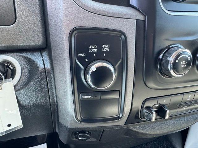 RAM 5500 Chassis Cab Tradesman 4x4 Reg Cab 84" CA 168.5" WB 2018