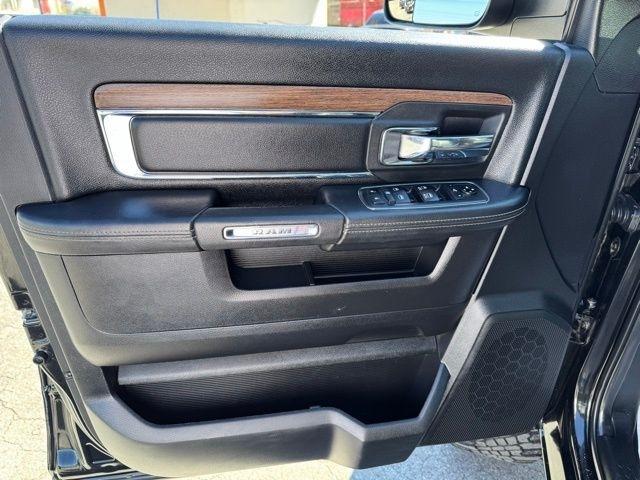 RAM 3500 Laramie 4x4 Crew Cab 8' Box 2017