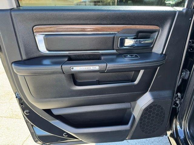 RAM 3500 Laramie 4x4 Crew Cab 8' Box 2017