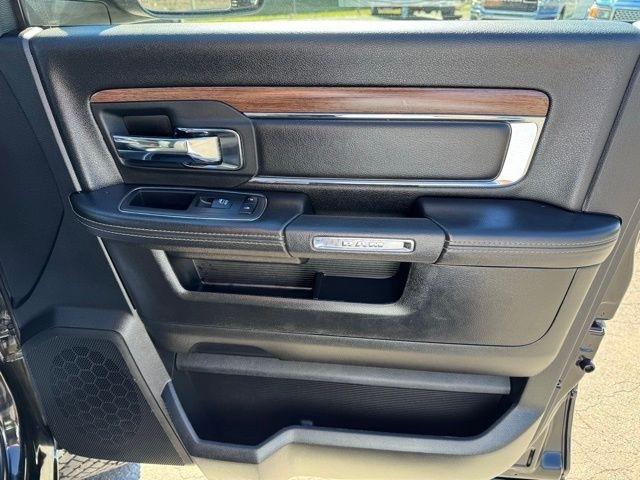 RAM 3500 Laramie 4x4 Crew Cab 8' Box 2017