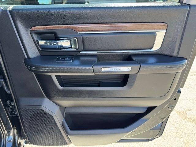 RAM 3500 Laramie 4x4 Crew Cab 8' Box 2017