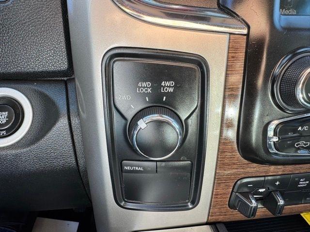 RAM 3500 Laramie 4x4 Crew Cab 8' Box 2017