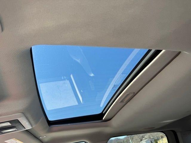 RAM 3500 Laramie 4x4 Crew Cab 8' Box 2017