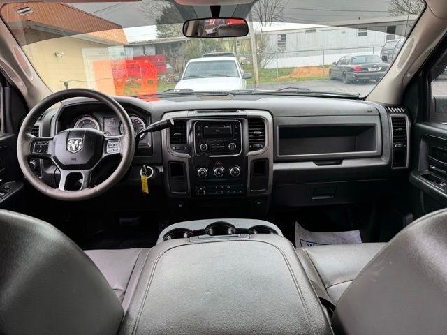 RAM 3500 Chassis Cab Tradesman 4WD Crew Cab 60" CA 172.4" WB 2018