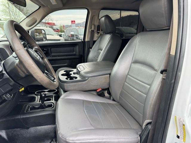 RAM 3500 Chassis Cab Tradesman 4WD Crew Cab 60" CA 172.4" WB 2018