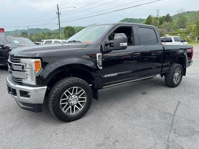 Ford Super Duty F-250 SRW Lariat 4WD Crew Cab 6.75' Box 2017