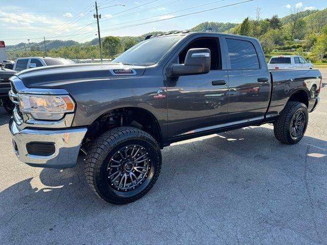 RAM 2500 Tradesman 4x4 Crew Cab 6'4" Box 2024