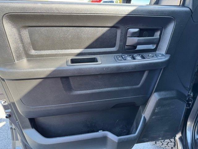 RAM 2500 Tradesman 4x4 Crew Cab 6'4" Box 2024