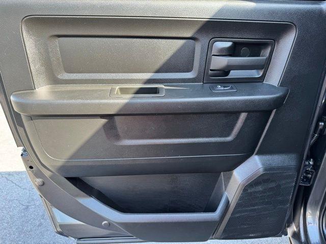 RAM 2500 Tradesman 4x4 Crew Cab 6'4" Box 2024