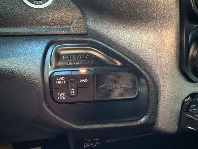 RAM 2500 Tradesman 4x4 Crew Cab 6'4" Box 2024