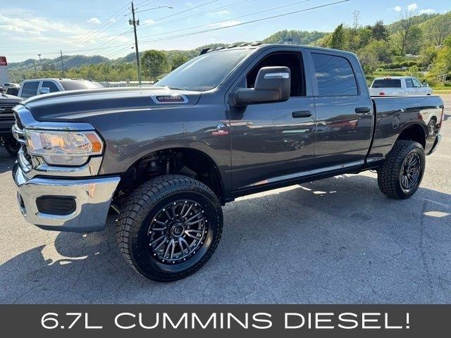 RAM 2500 Tradesman 4x4 Crew Cab 6'4" Box 2024