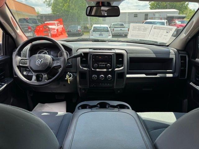 RAM 2500 Tradesman 4x4 Crew Cab 6'4" Box 2017