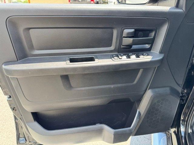 RAM 2500 Tradesman 4x4 Crew Cab 6'4" Box 2017