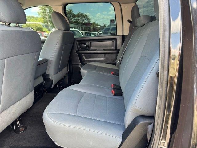 RAM 2500 Tradesman 4x4 Crew Cab 6'4" Box 2017