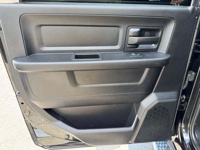 RAM 2500 Tradesman 4x4 Crew Cab 6'4" Box 2017