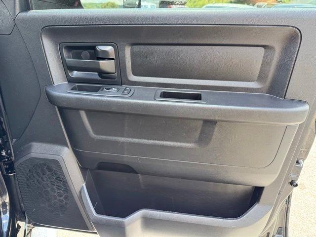 RAM 2500 Tradesman 4x4 Crew Cab 6'4" Box 2017