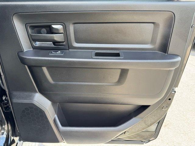 RAM 2500 Tradesman 4x4 Crew Cab 6'4" Box 2017