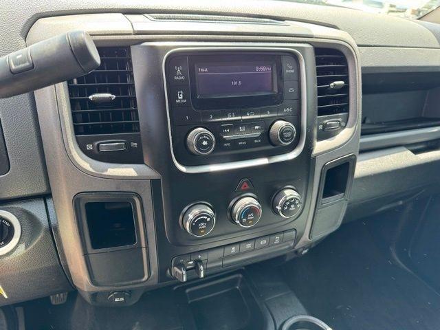 RAM 2500 Tradesman 4x4 Crew Cab 6'4" Box 2017