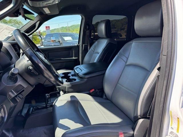 RAM 3500 Tradesman 4x4 Crew Cab 6'4" Box 2022