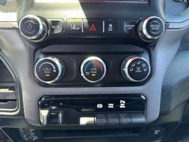 RAM 3500 Tradesman 4x4 Crew Cab 6'4" Box 2022